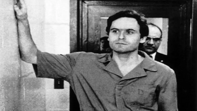 Hồ Sơ Ted Bundy: Sát Nhân Với Khuôn Mặt Lãng Tử